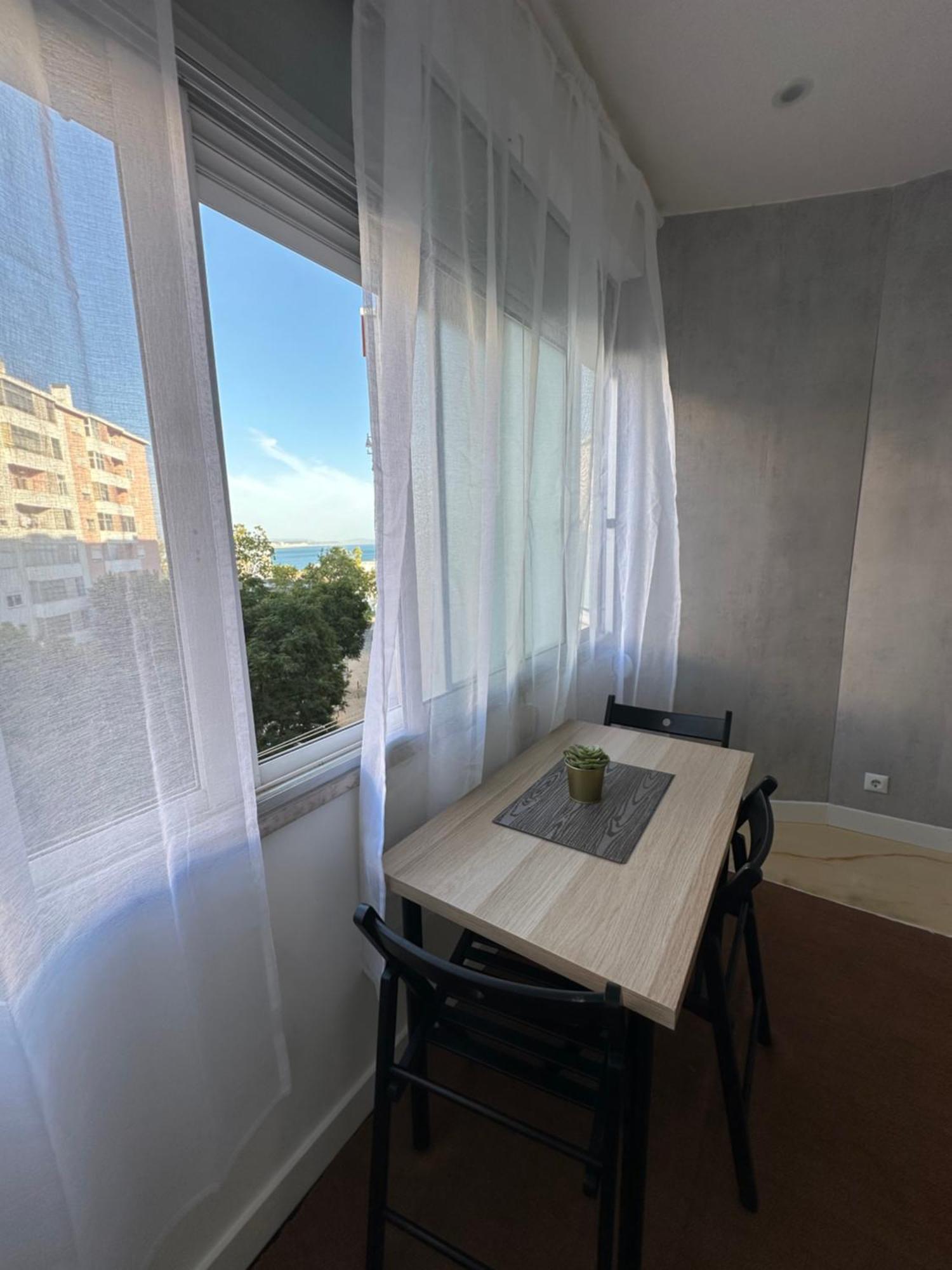 Sea View Apartment & 4 Minutes Walk To The Beach Пасу-де-Аркуш Экстерьер фото